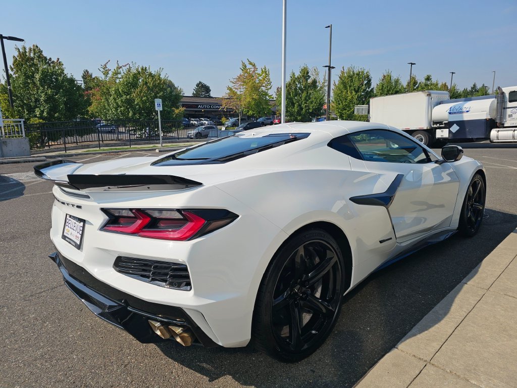 Used 2025 Chevrolet Corvette E-Ray w/ ZER Performance Package AWD/4WD image 7