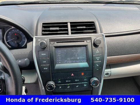 Used 2017 Toyota Camry LE FWD image 32