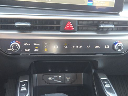 Used 2025 Kia Sorento S w/ Panoramic Sunroof Package FWD image 19