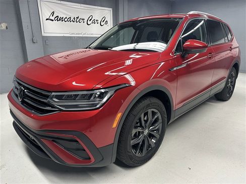 Used 2024 Volkswagen Tiguan SE AWD/4WD image 1