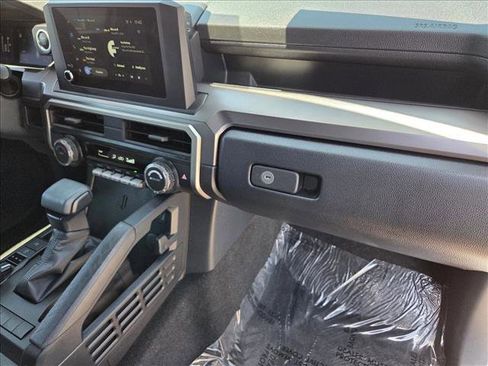 Certified 2025 Toyota 4Runner SR5 AWD/4WD image 18