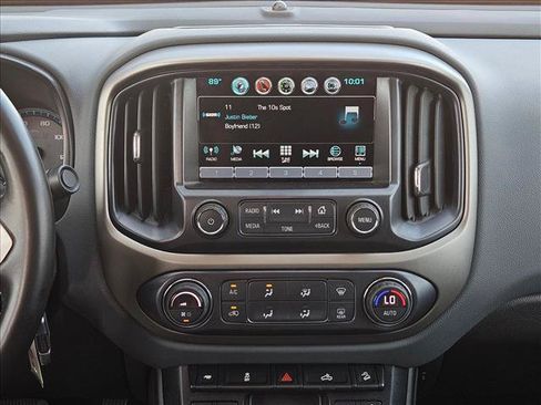Used 2018 Chevrolet Colorado Z71 AWD/4WD image 12