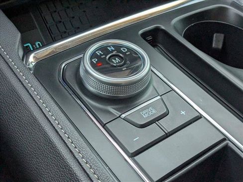 Used 2024 Ford Expedition XLT RWD image 12