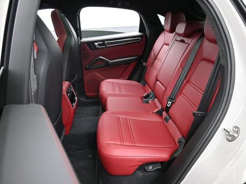 Certified 2023 Porsche Cayenne GTS AWD/4WD image 25