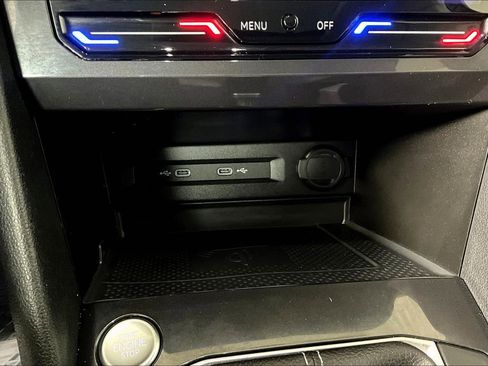 Used 2022 Volkswagen Tiguan SE image 33