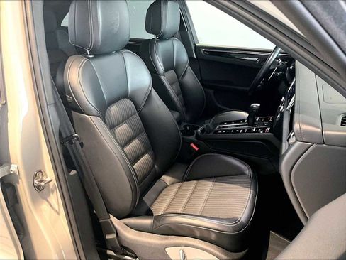 Used 2024 Porsche Macan Turbo image 22