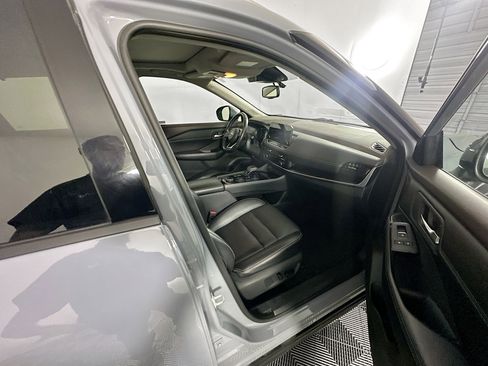 Used 2023 Nissan Rogue SL w/ SL Premium Package image 31