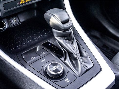 Used 2025 Toyota RAV4 XLE image 25