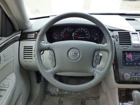 Used 2011 Cadillac DTS Luxury FWD image 19