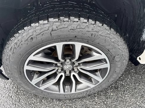 Used 2025 RAM 1500 Limited AWD/4WD image 2