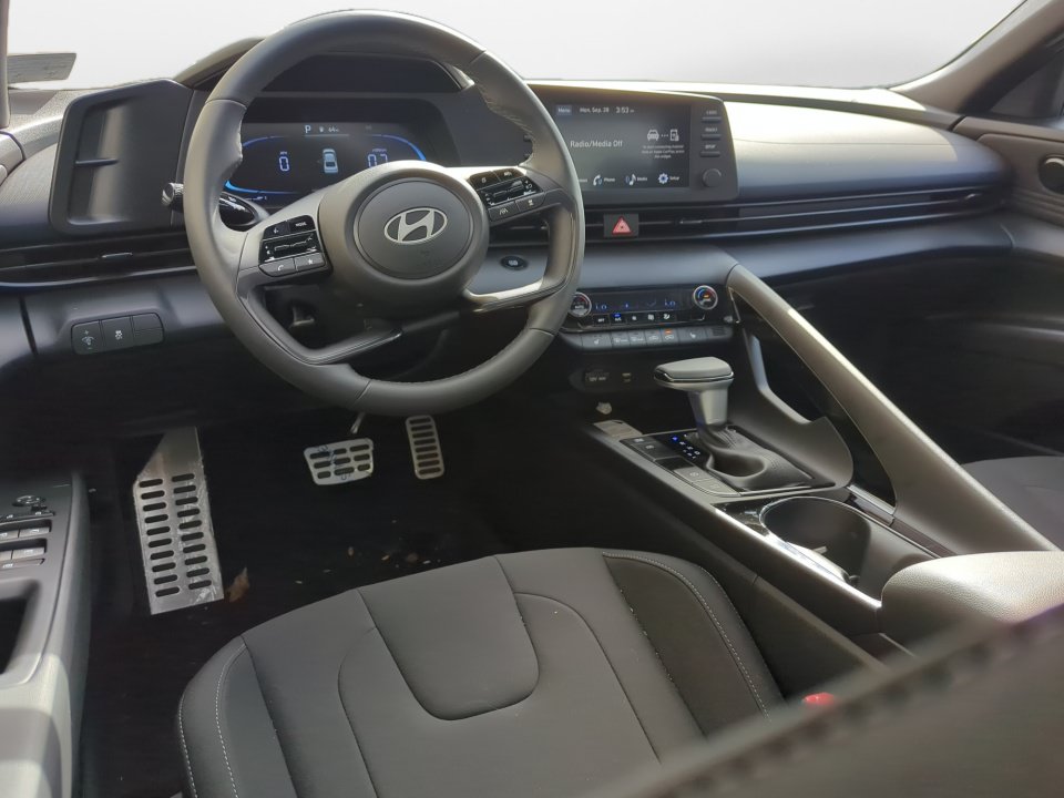 Certified 2026 Hyundai Elantra SEL Sport FWD image 11