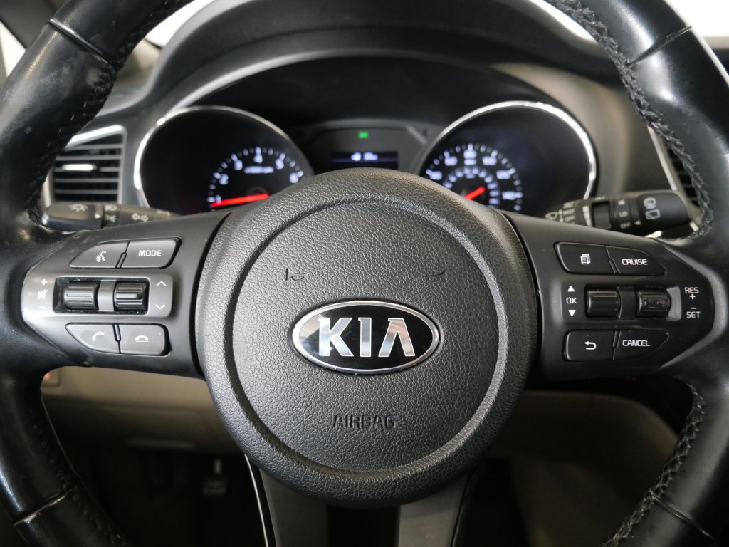 Used 2020 Kia Sedona EX FWD image 18