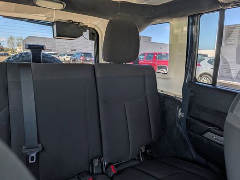Used 2018 Jeep Wrangler Unlimited Sport AWD/4WD image 14