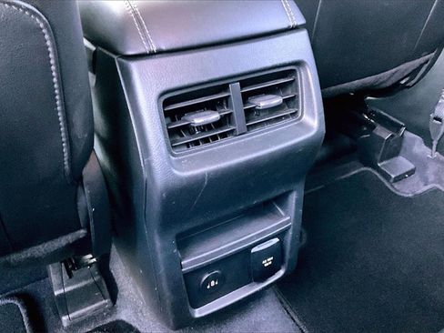 Used 2024 Ford Edge Titanium image 30