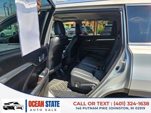 Used 2017 Toyota Highlander XLE AWD/4WD image 11