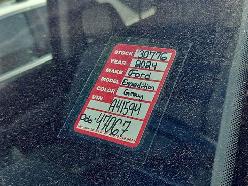 Used 2024 Ford Expedition Limited image 11