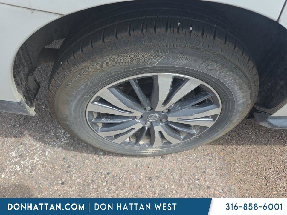 Used 2020 Nissan Pathfinder SL AWD/4WD image 2