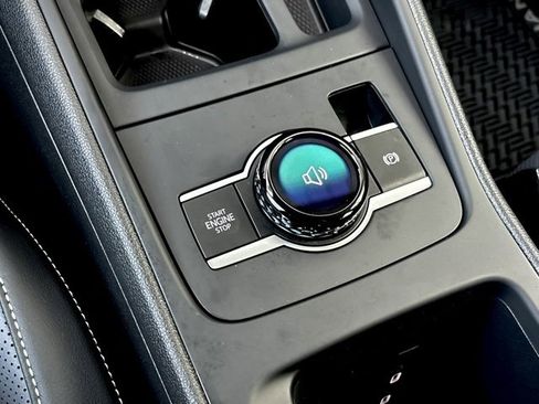 Used 2025 Volkswagen Tiguan SE image 24