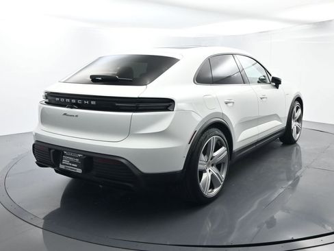 Certified 2025 Porsche Macan 4 Electric image 14