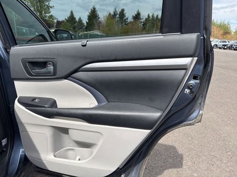 Used 2019 Toyota Highlander XLE image 23