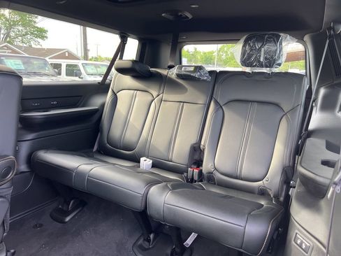 New 2026 Jeep Grand Wagoneer L 4WD image 10