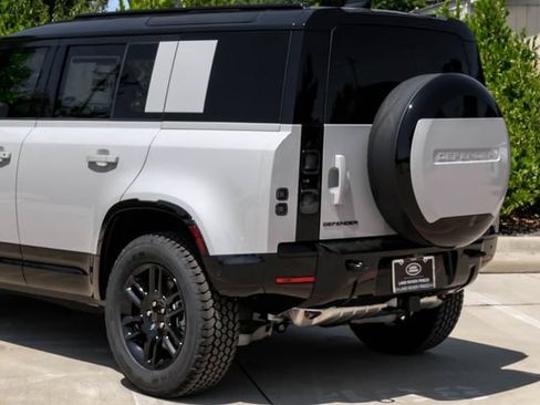 New 2026 Land Rover Defender 110 X-Dynamic SE AWD/4WD image 14