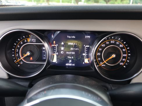 Used 2022 Jeep Gladiator Overland AWD/4WD image 16