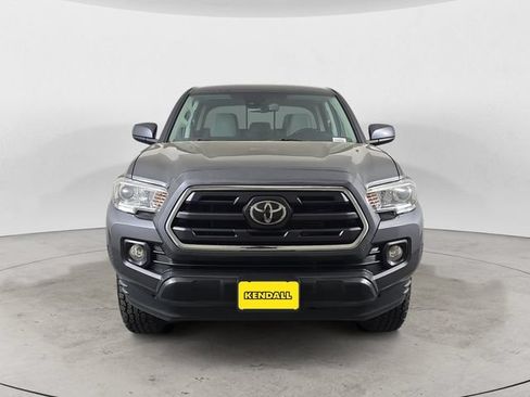 Used 2019 Toyota Tacoma SR5 AWD/4WD image 2