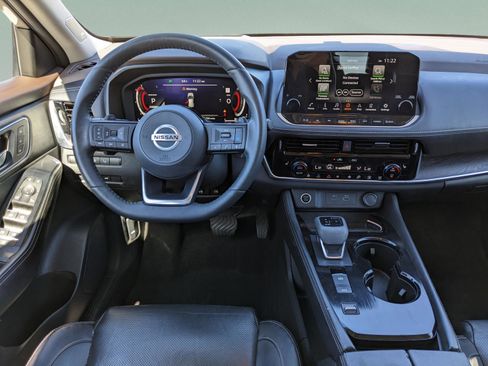 Used 2021 Nissan Rogue Platinum image 18