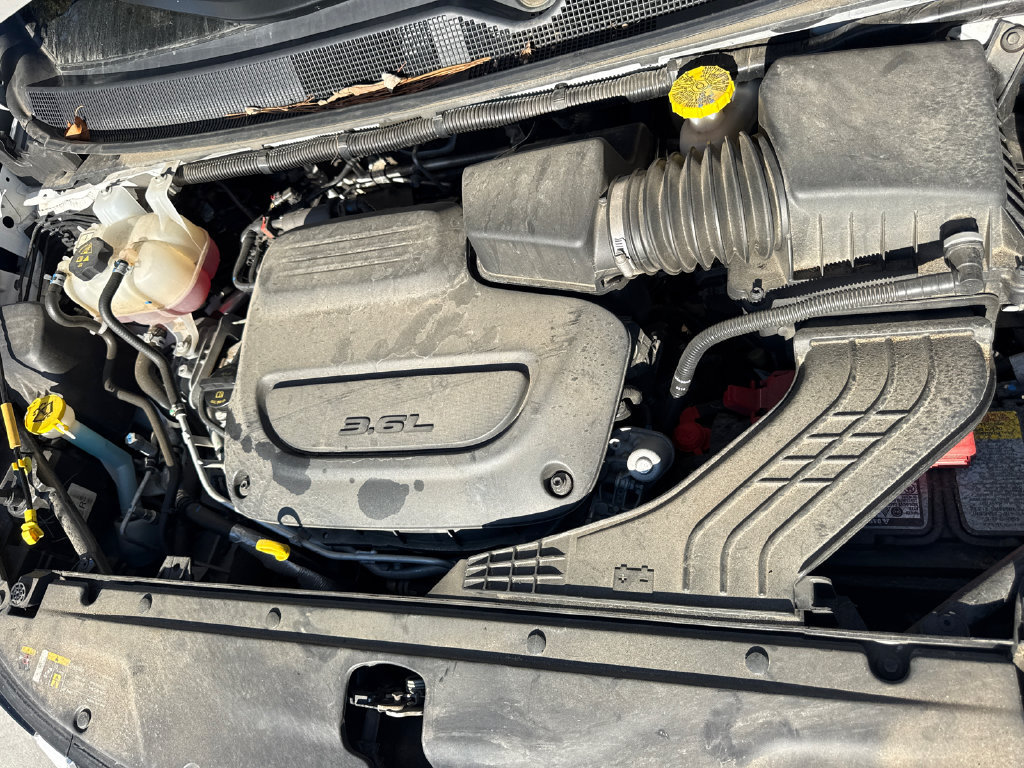 Used 2025 Chrysler Pacifica Select FWD image 36