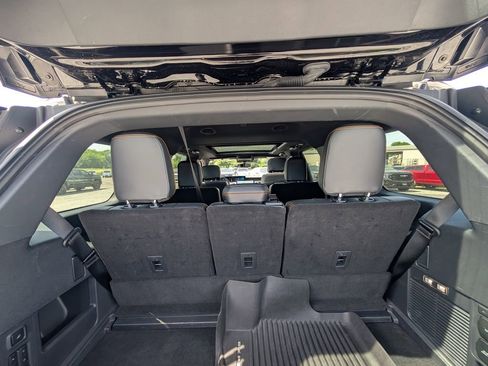 Used 2025 Ford Expedition Tremor AWD/4WD image 8