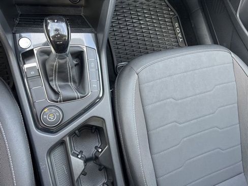 Used 2025 Volkswagen Taos SE image 15