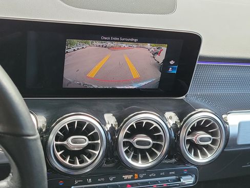 Used 2020 Mercedes-Benz GLB 250 image 23