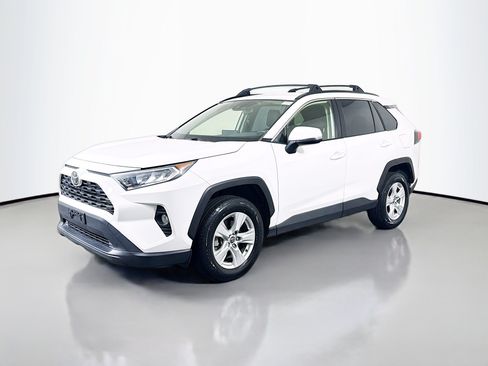 Used 2020 Toyota RAV4 XLE w/ Carpet Mat Package FWD image 4
