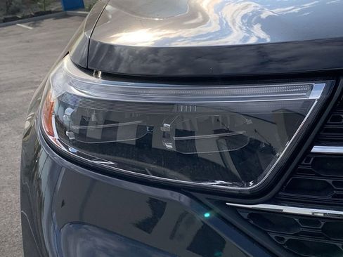 Used 2020 Ford Explorer XLT image 9