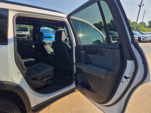 Used 2026 GMC Acadia AT4 w/ Luxury Package AWD/4WD image 85