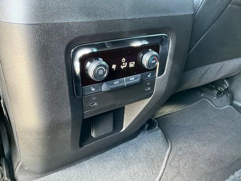 Used 2025 GMC Yukon Elevation AWD/4WD image 37