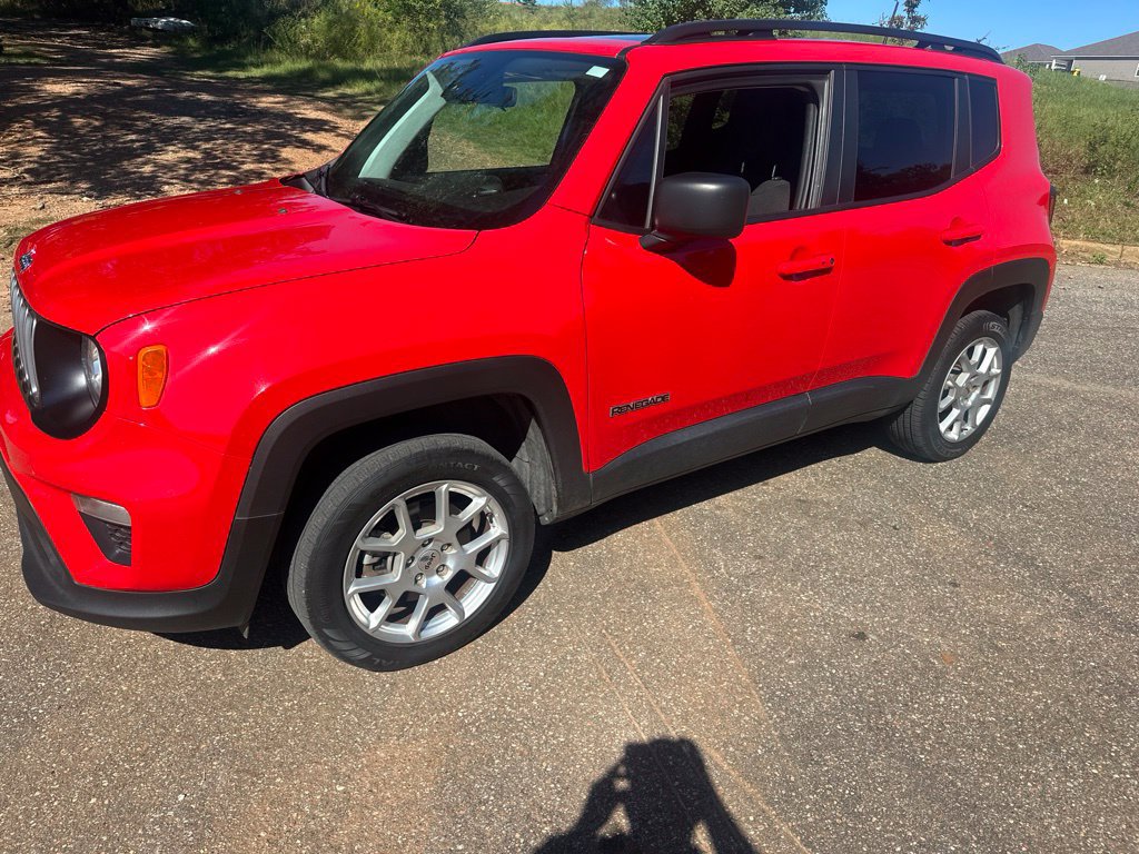 Certified 2022 Jeep Renegade Latitude w/ Sun/Sound Group AWD/4WD image 7