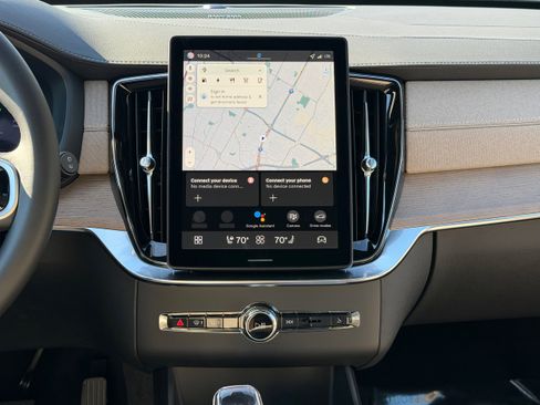 New 2026 Volvo XC90 T8 Plus w/ Protection Package Premier image 12