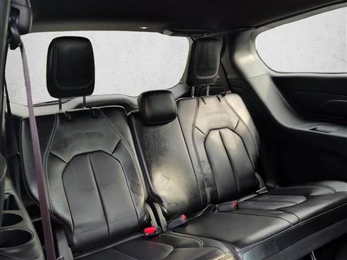 Used 2025 Chrysler Pacifica Select FWD image 27
