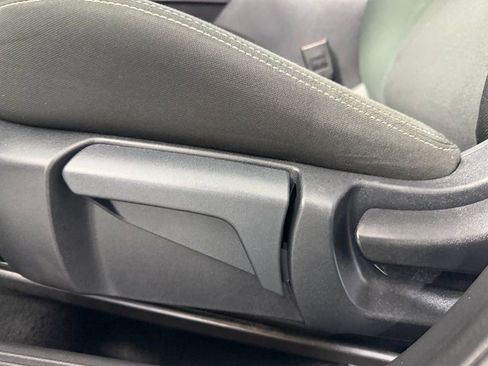 Used 2025 Nissan Rogue S image 22