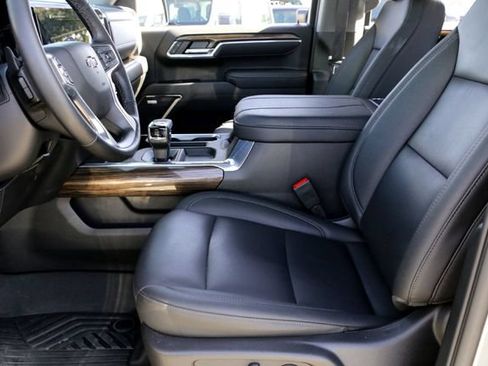 Used 2026 Chevrolet Silverado 1500 LT Trail Boss w/ LT Trail Boss Premium Package AWD/4WD image 10