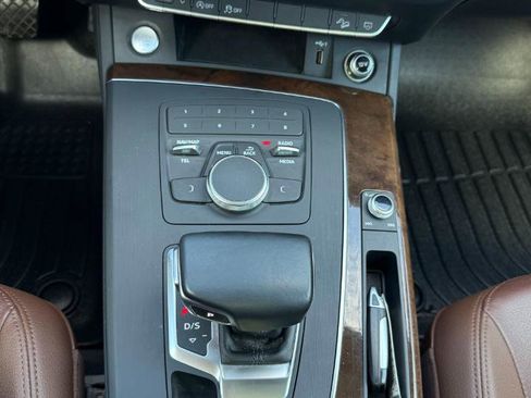 Used 2019 Audi Q5 2.0T Premium w/ Convenience Package AWD/4WD image 17