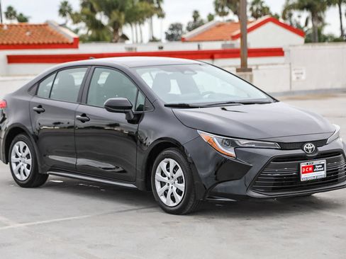 Certified 2025 Toyota Corolla LE image 5