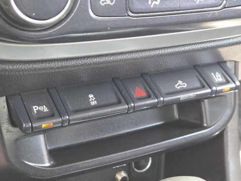 Used 2022 Chevrolet Colorado LT w/ Fleet Safety Package RWD image 26