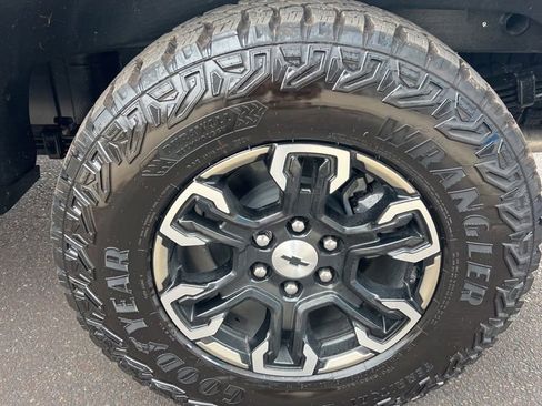 Used 2025 Chevrolet Silverado 1500 ZR2 image 15