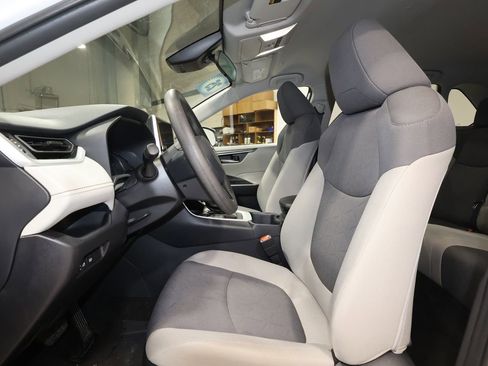 Used 2025 Toyota RAV4 XLE image 22