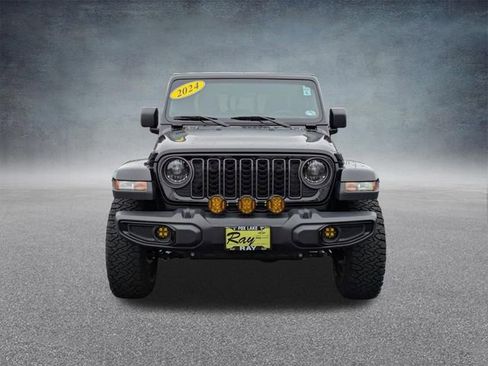 Certified 2024 Jeep Gladiator Sport AWD/4WD image 8