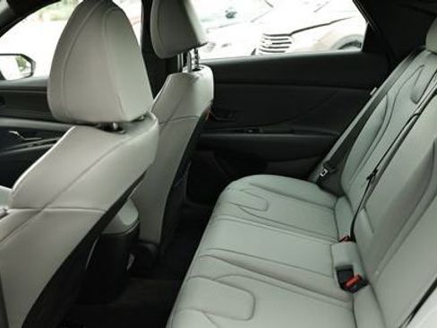 New 2025 Hyundai Elantra Limited image 10