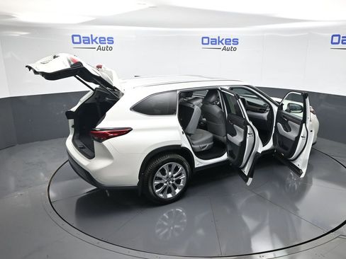 Used 2021 Toyota Highlander Limited image 61
